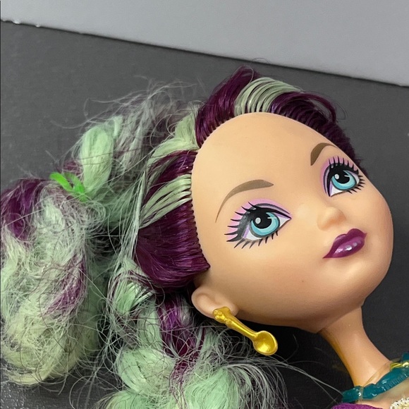 Ever After High Madeline Hatter First Chapter - Picture 5 of 15